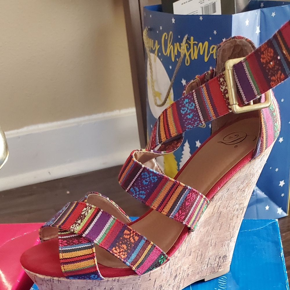 Strappy wedge